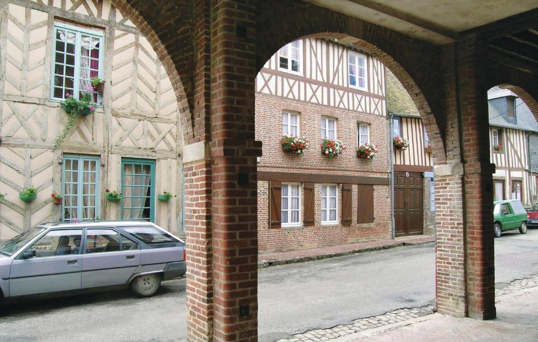 Photo of Buildings in Le Sap
