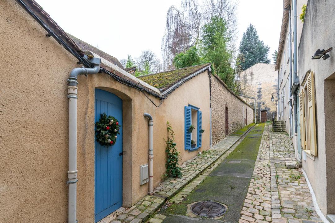 Photo of Buildings in Chartres