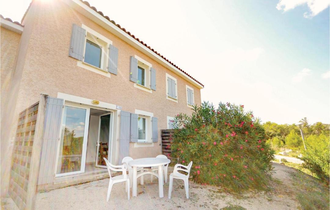 Photo of Buildings in Calvisson