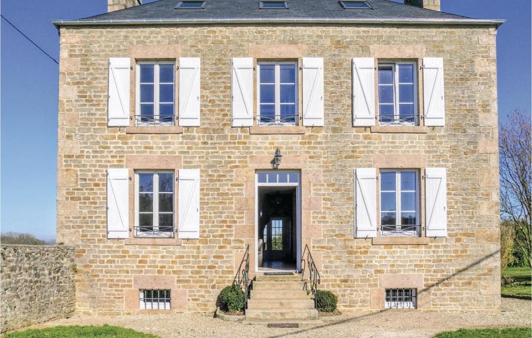 Photo of Buildings in Tocqueville