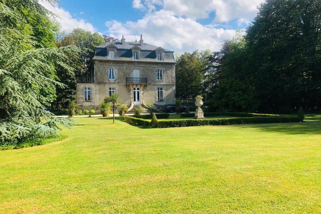 Photo of Others in Le Home