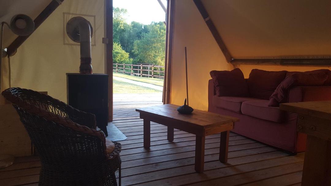 Photo of Others in Survie