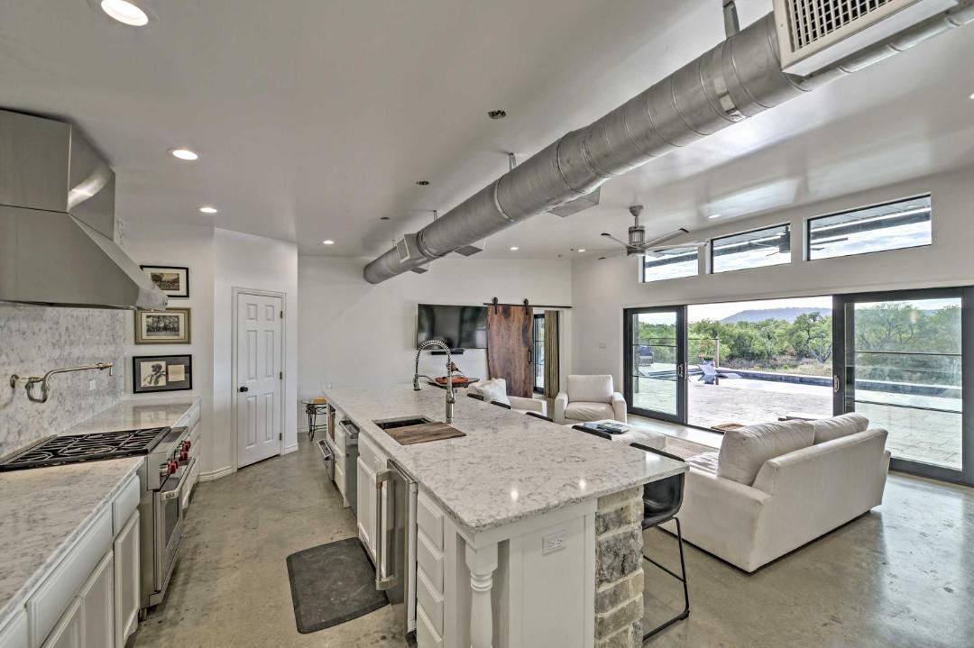 Photo of Livingroom in May