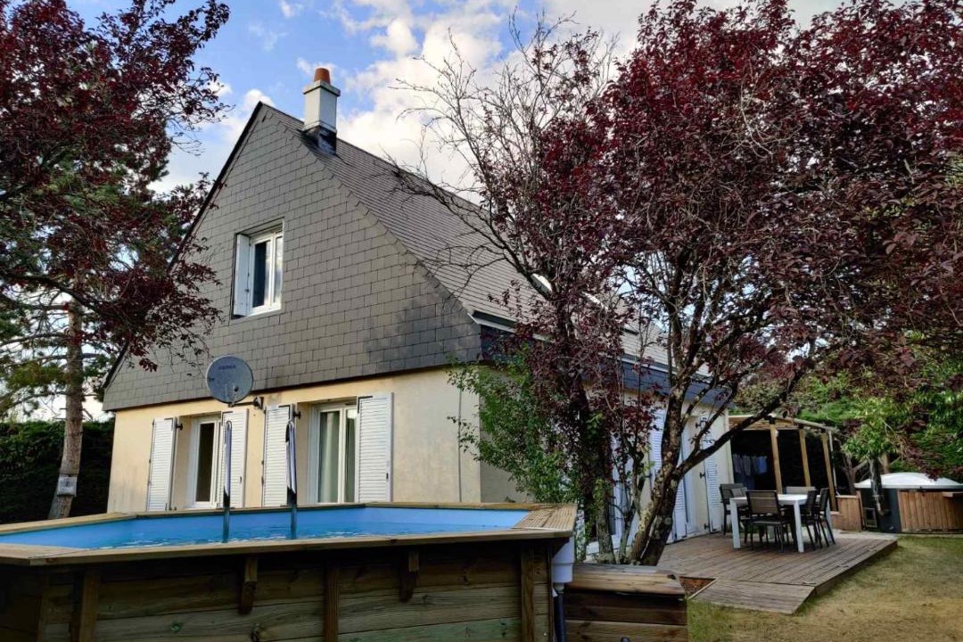 Photo of Buildings in Savigny-en-Veron