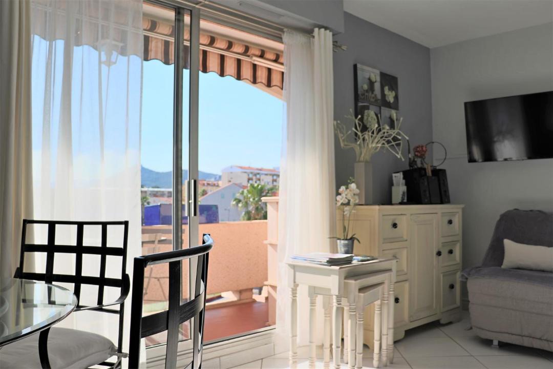 Photo of Livingroom in Hyeres City Centre