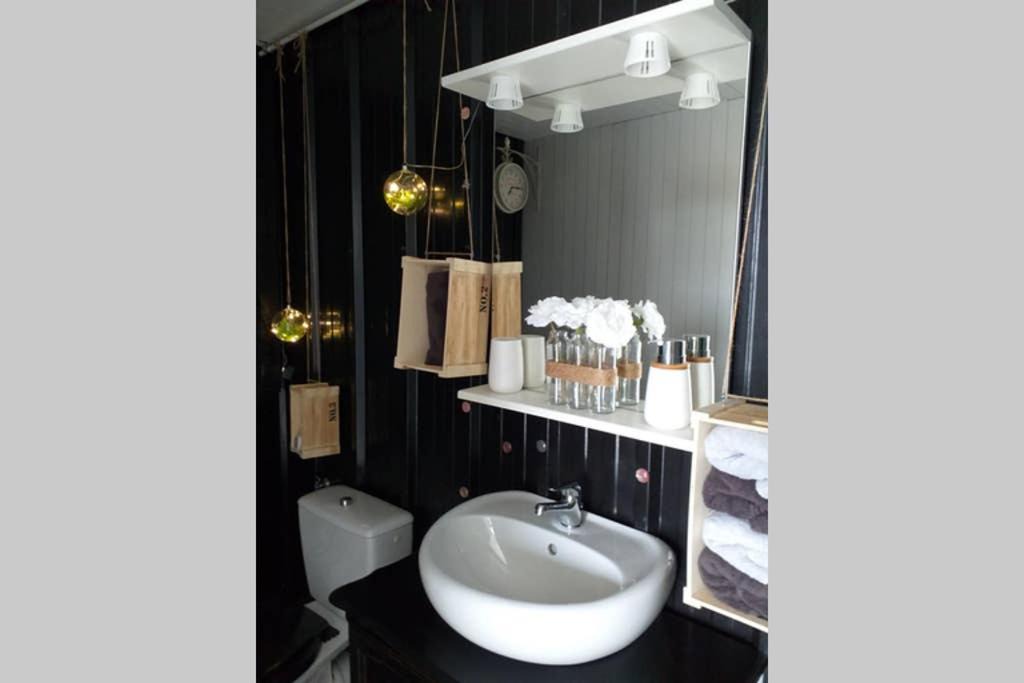 Photo of Bathroom in La Chapelle-de-Brain