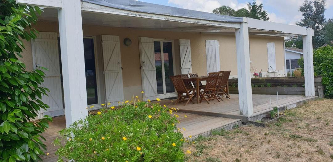 Photo of Buildings in Lanton