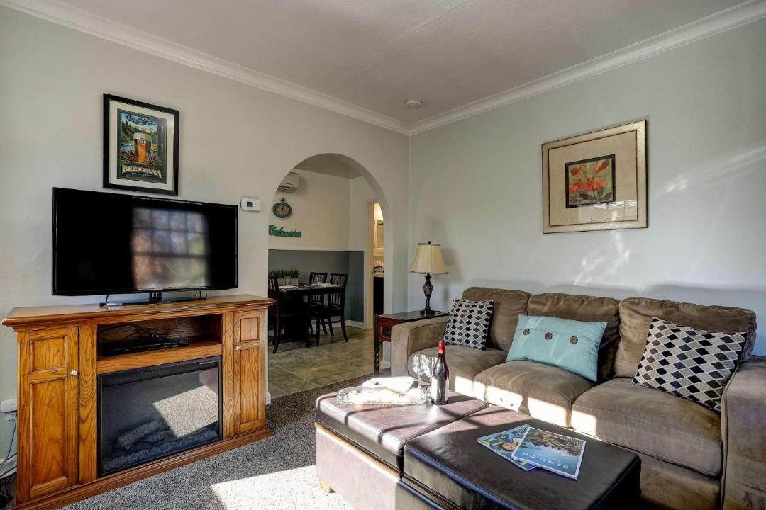Photo of Livingroom in Old Bend