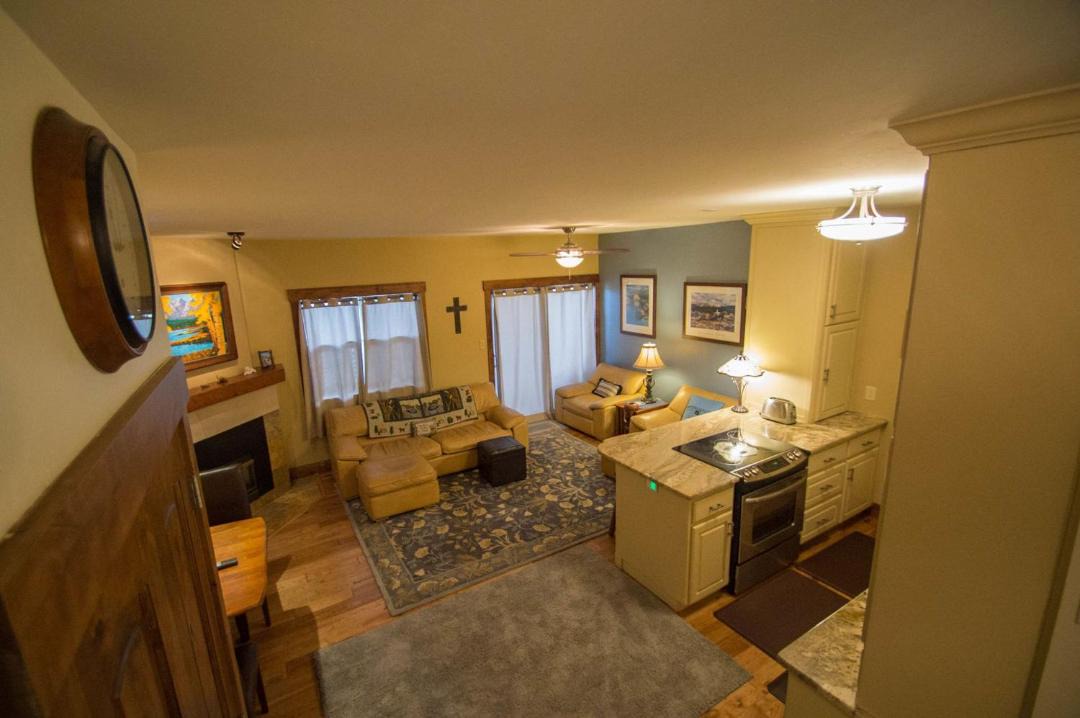 Photo of Livingroom in Summit Cove