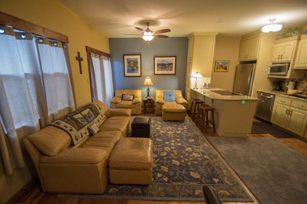 Photo of Livingroom in Summit Cove