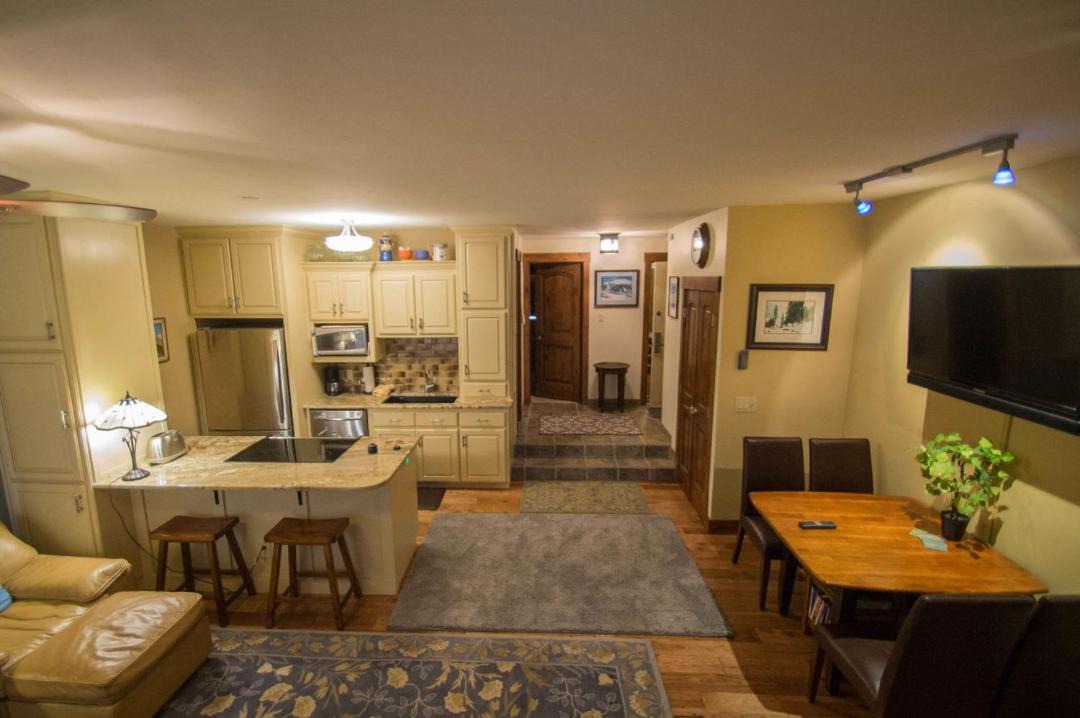Photo of Livingroom in Summit Cove