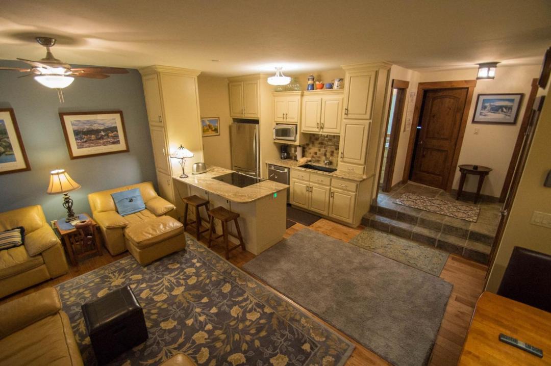 Photo of Livingroom in Summit Cove