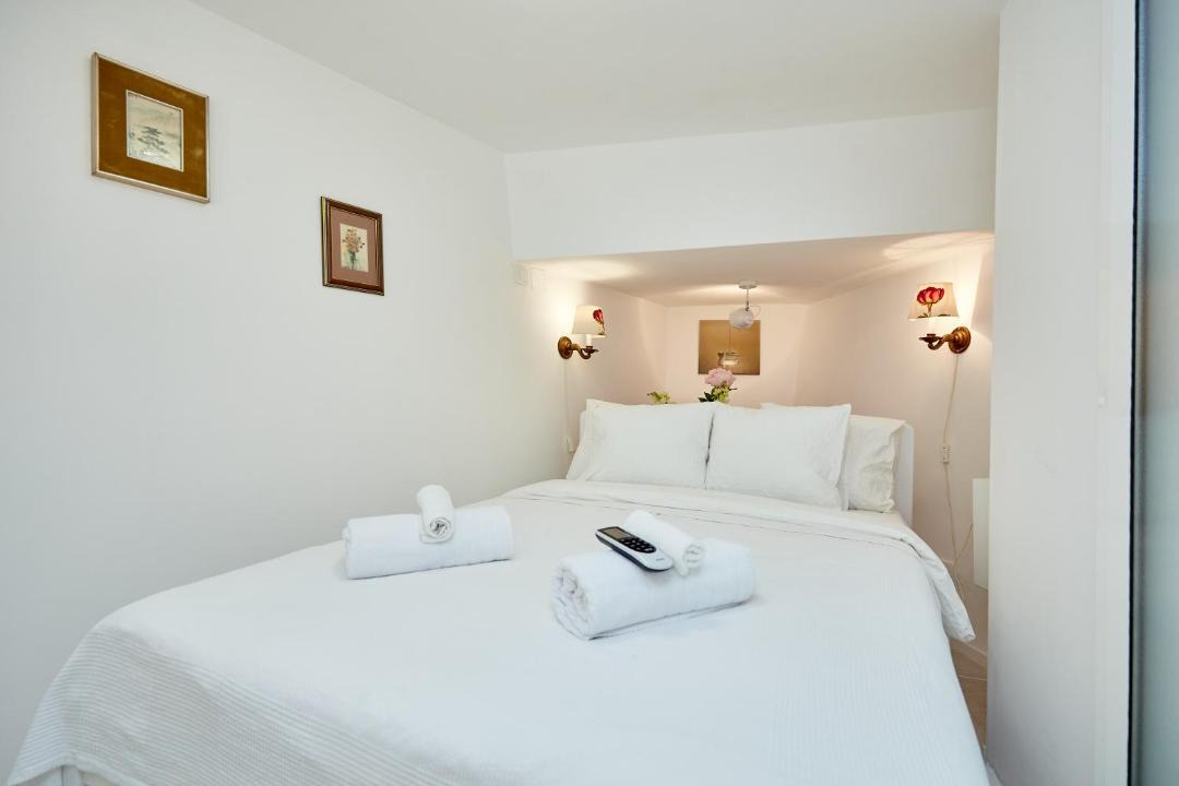 Photo of Bedroom in Pile