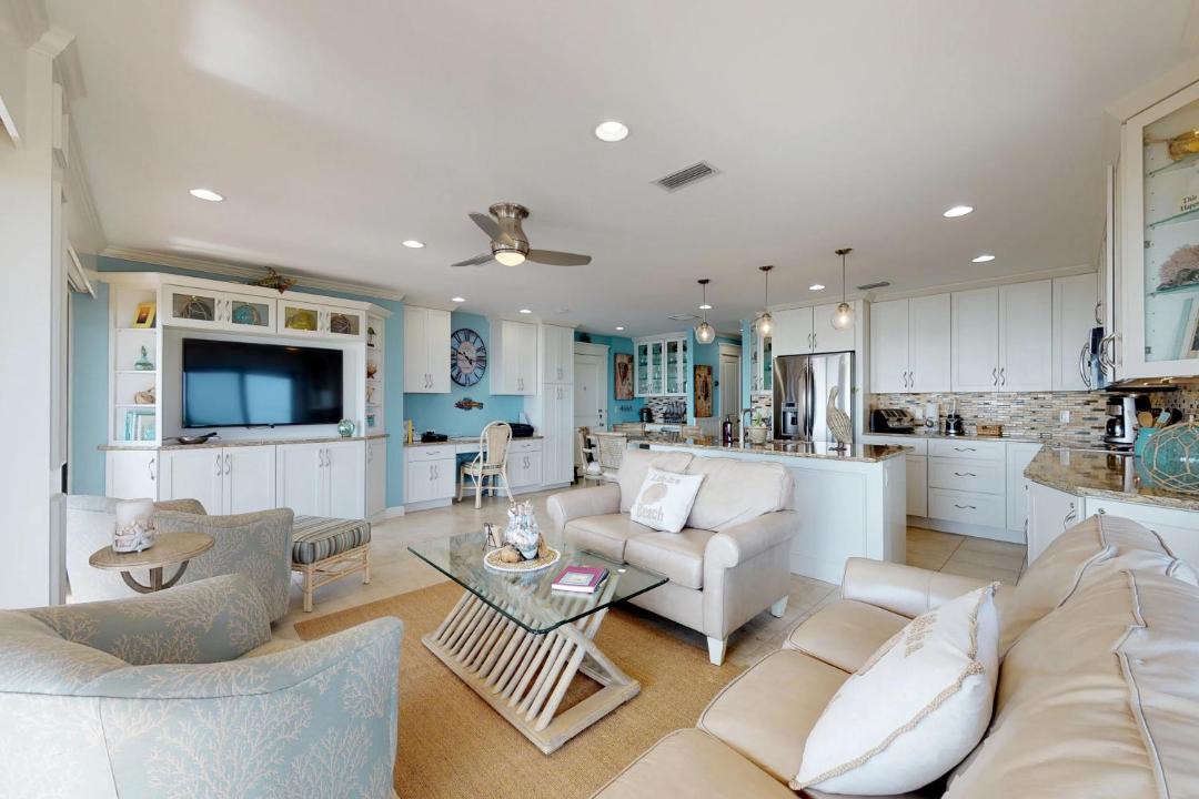 Photo of Livingroom in Holmes Beach