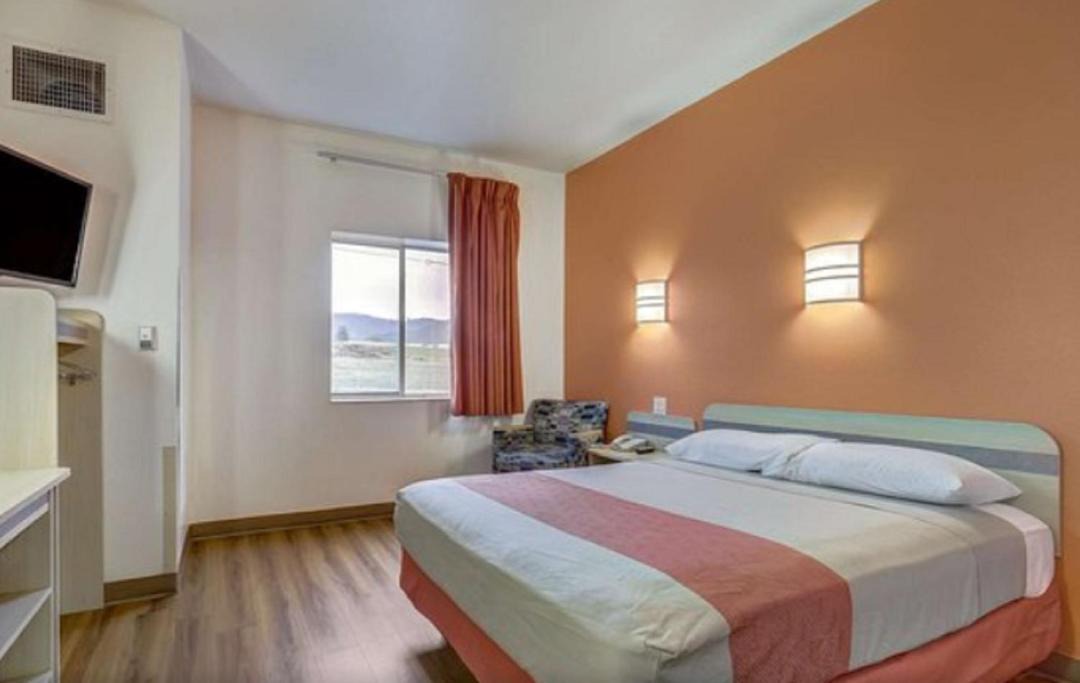 Photo of Bedroom in Roseburg