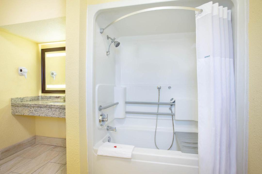 Photo of Bathroom in Lordsburg