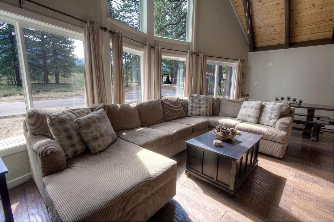 Photo of Livingroom in Black Bart