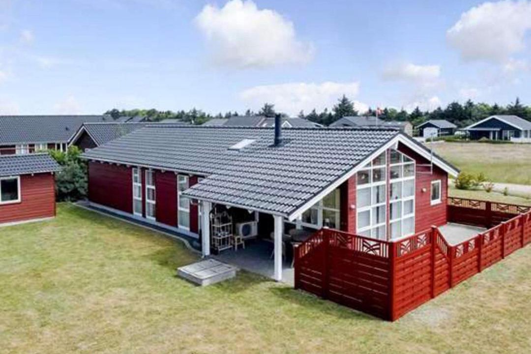 Photo of Buildings in Skaven Strand
