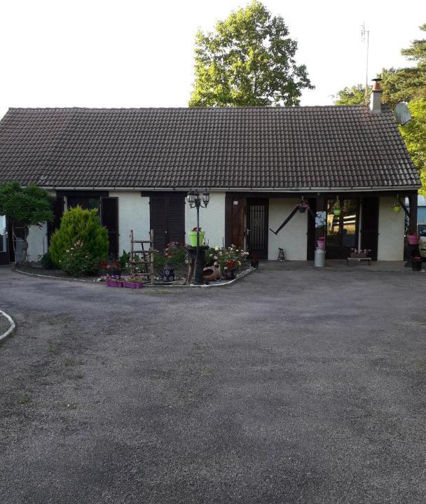 Photo of Buildings in Meusnes