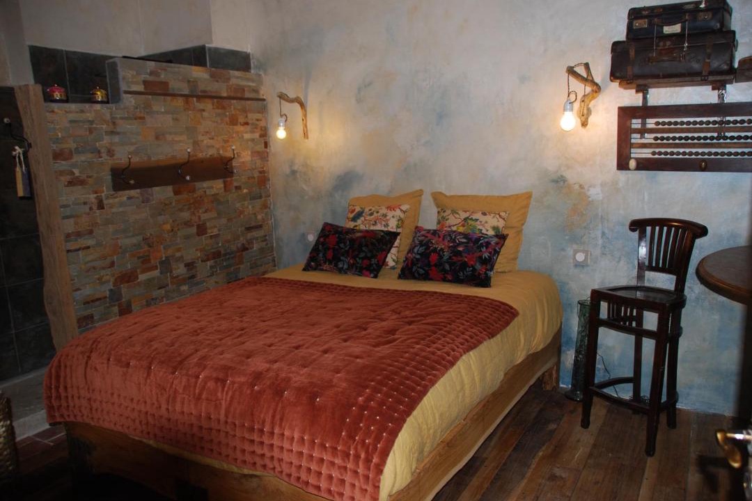 Photo of Others in Combovin