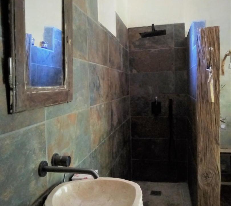 Photo of Others in Combovin