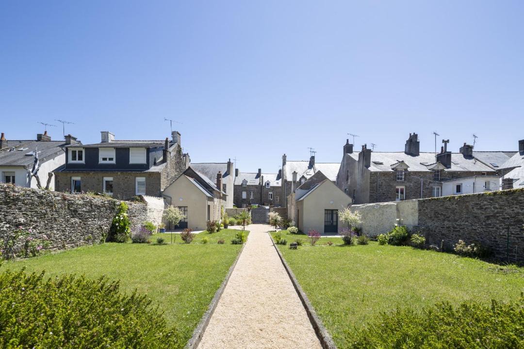 Photo of Buildings in Cancale