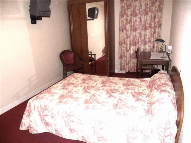 Photo of Bedroom in Doue-la-Fontaine