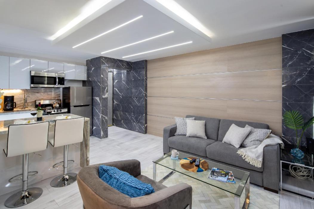 Photo of Others in Downtown Honolulu