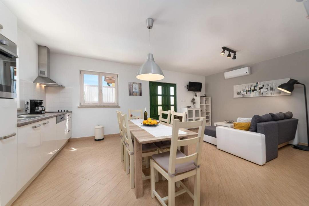 Photo of Livingroom in Pican