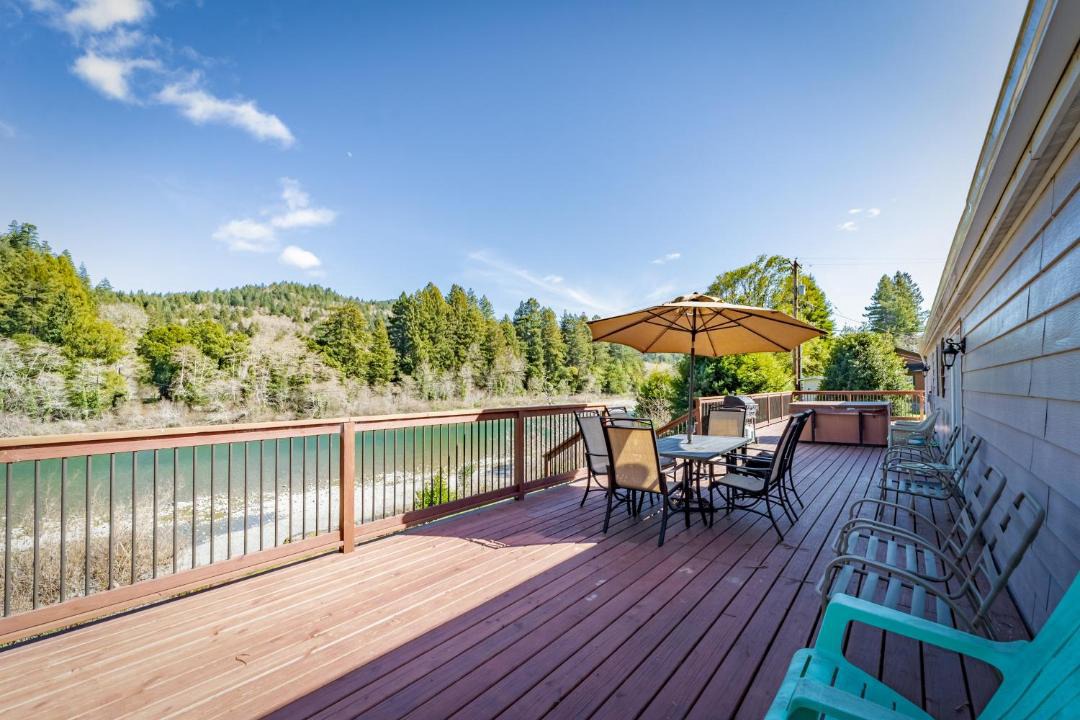 Photo of Patio Balcony in Crescent City