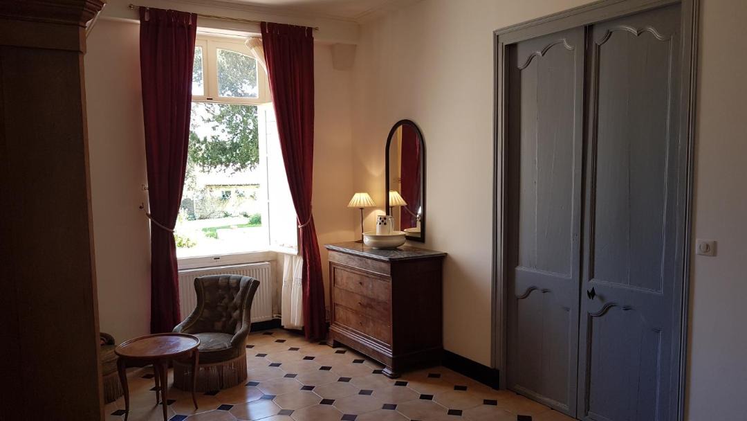 Photo of Others in Avy