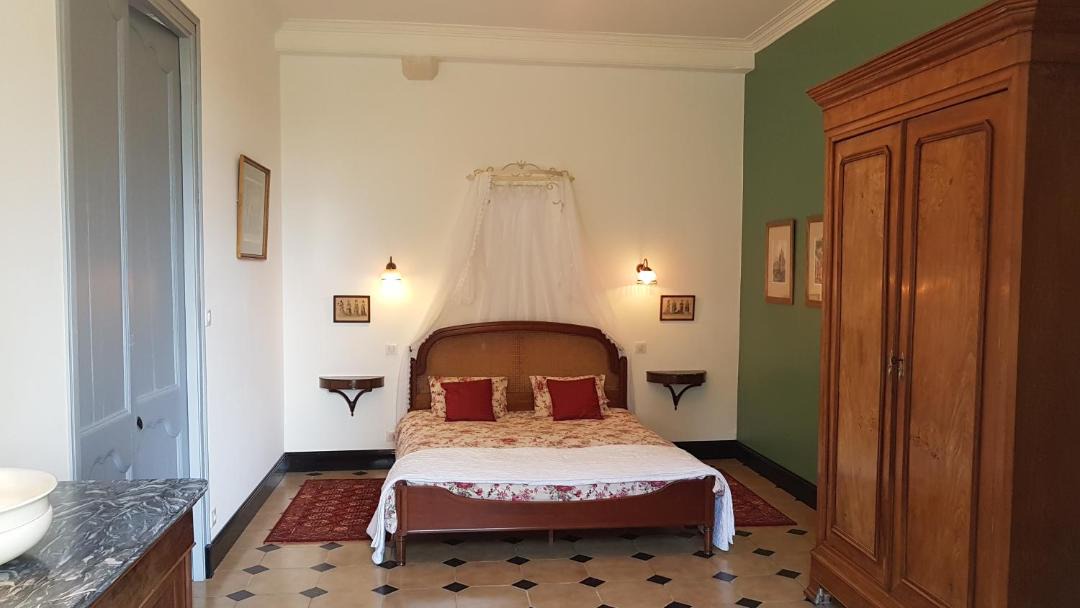 Photo of Others in Avy