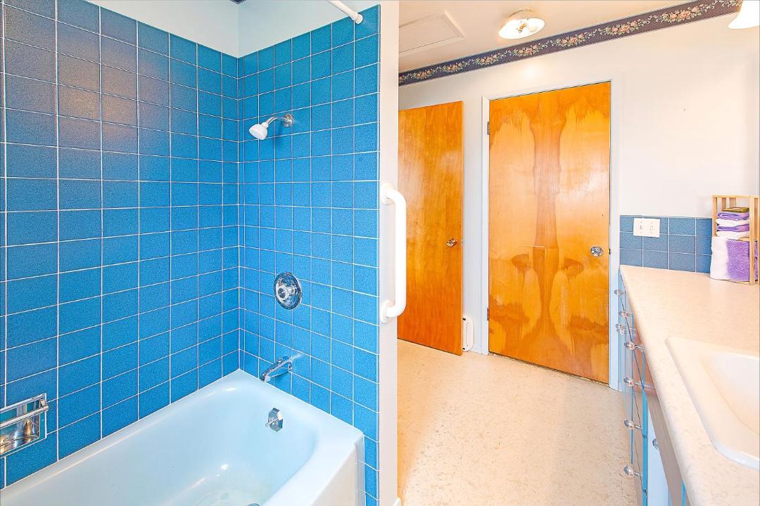 Photo of Bathroom in Oroville