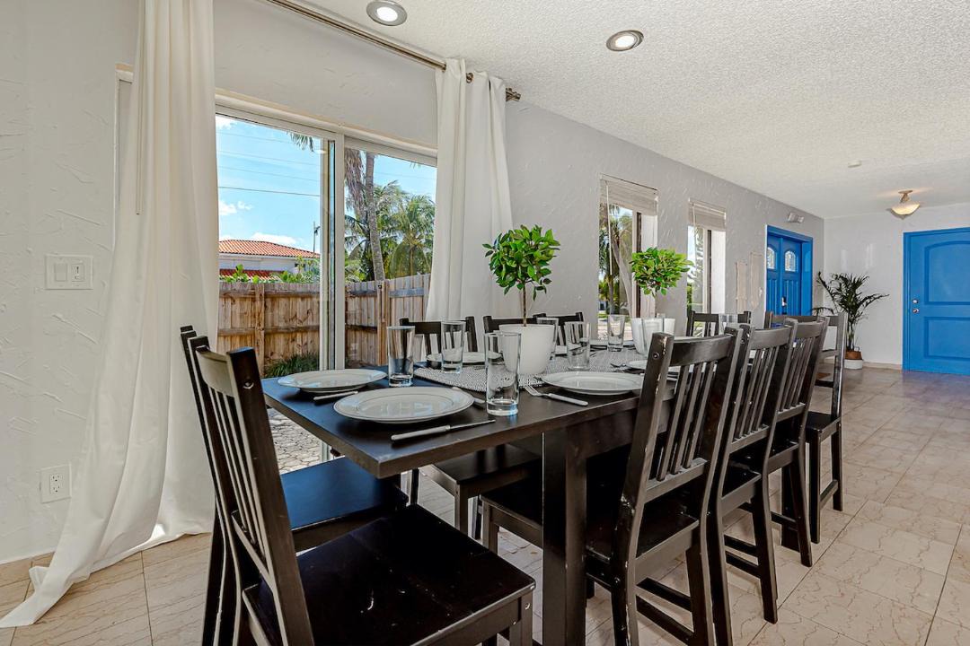 Photo of Livingroom in North Bay Village
