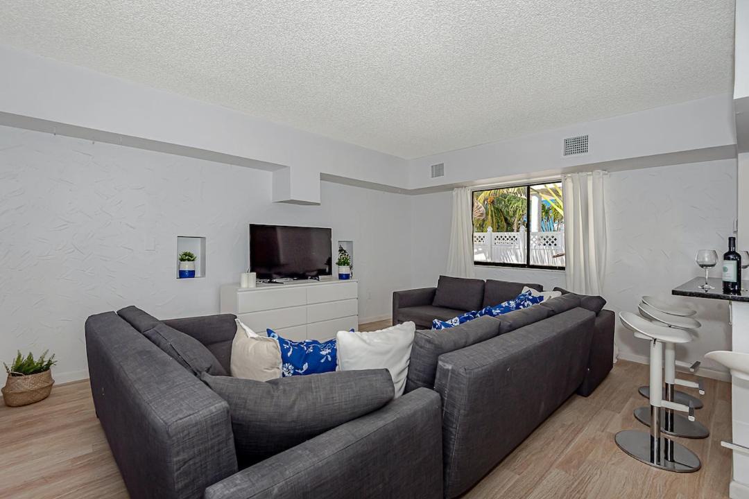 Photo of Livingroom in North Bay Village