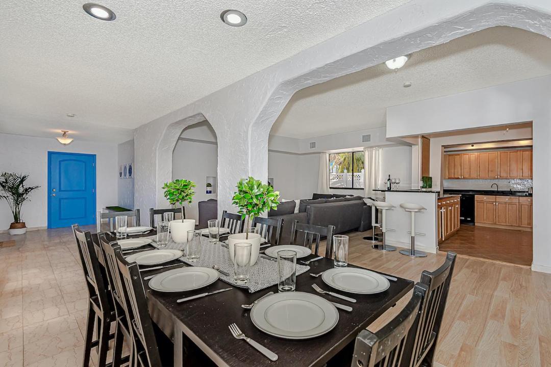 Photo of Livingroom in North Bay Village