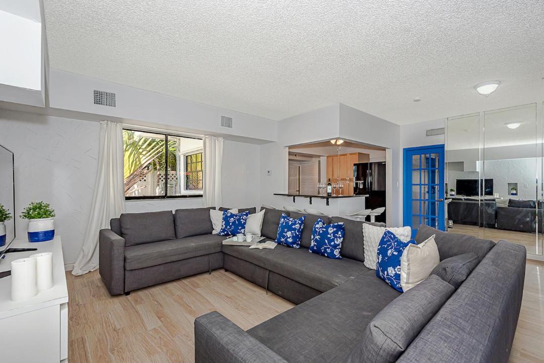 Photo of Livingroom in North Bay Village