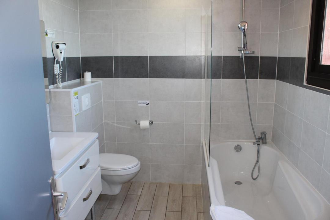 Photo of Bathroom in Chateauneuf-les-Martigues
