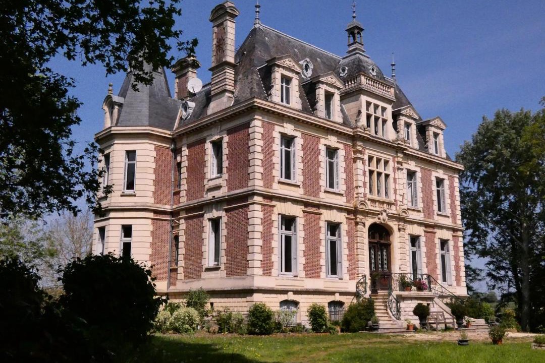 Photo of Others in Hieville