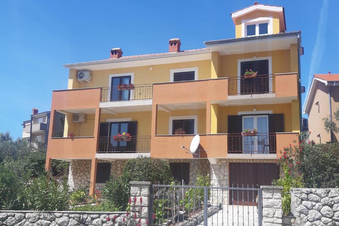 Photo of Others in Cres