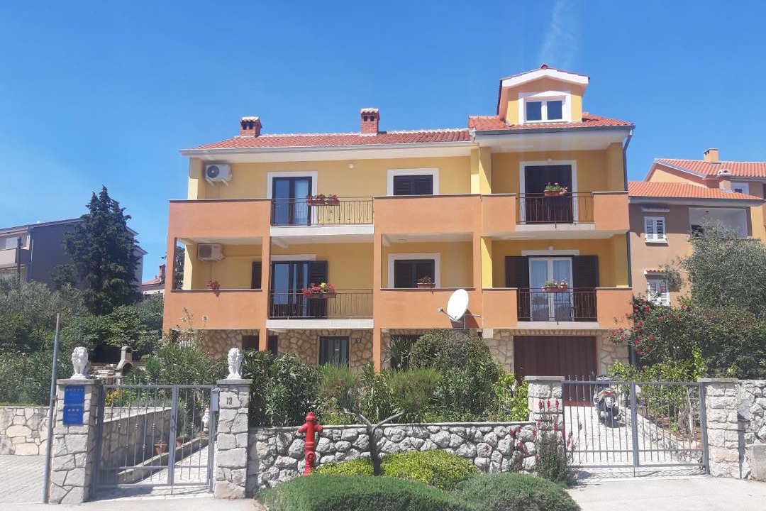 Photo of Others in Cres