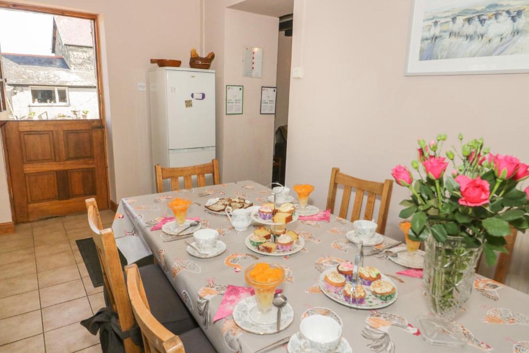 Photo of Others in Henryd