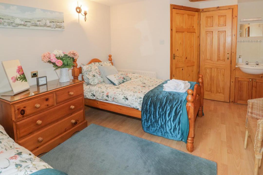 Photo of Others in Henryd