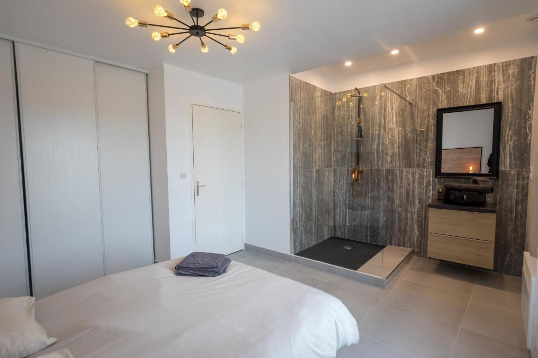 Photo of Others in Le Cres