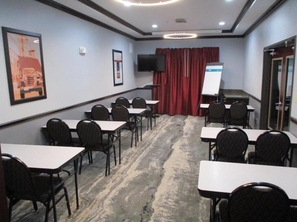 Photo of Livingroom in Carthage