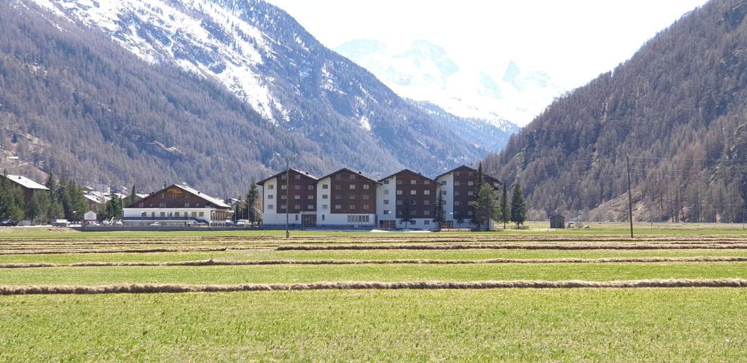 Photo of Buildings in Taesch