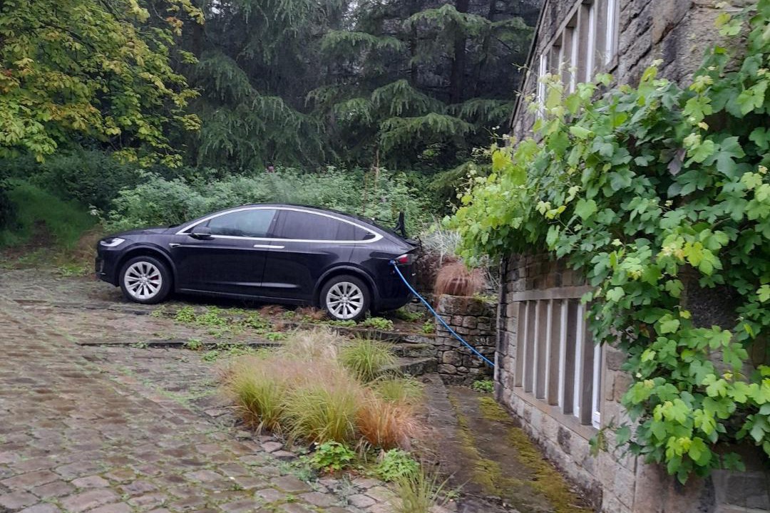 Photo of Buildings in Ainley Top