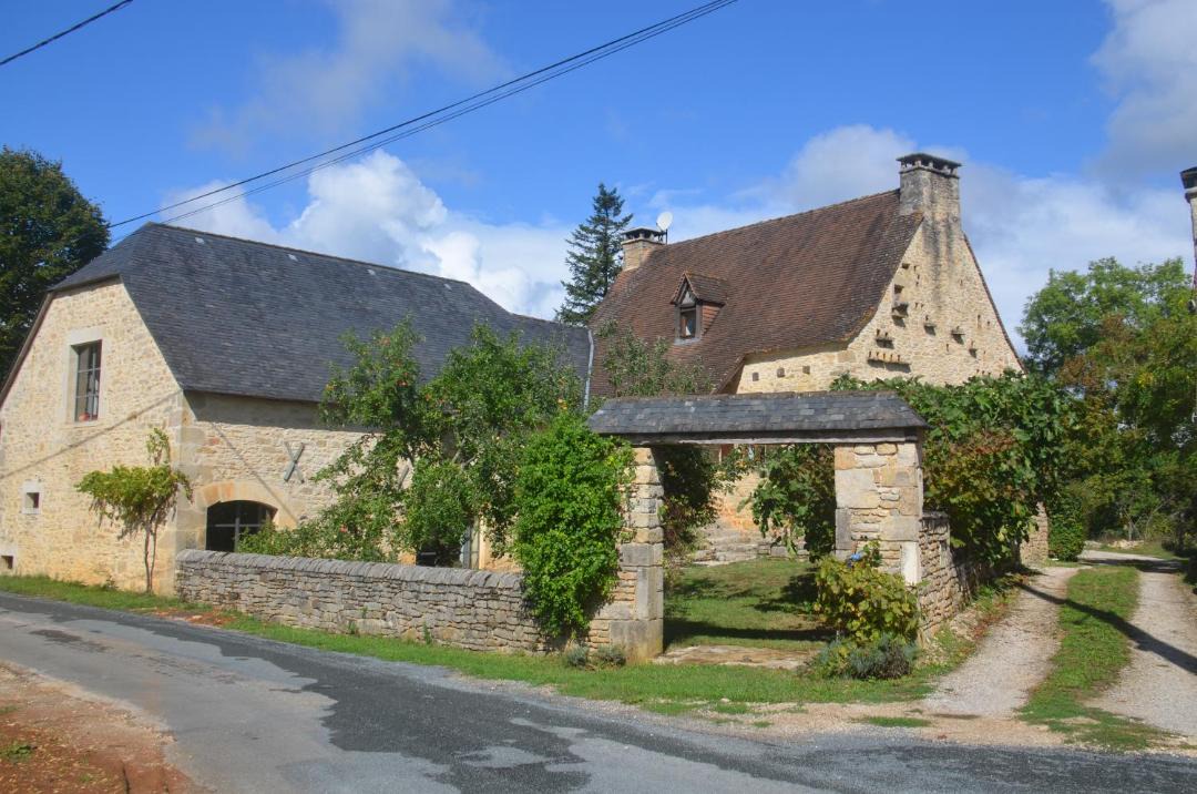Photo of Buildings in Cuzance