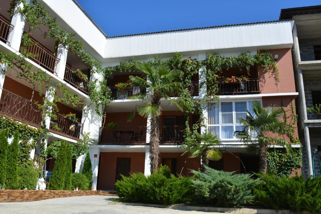 Photo of Others in Vardane