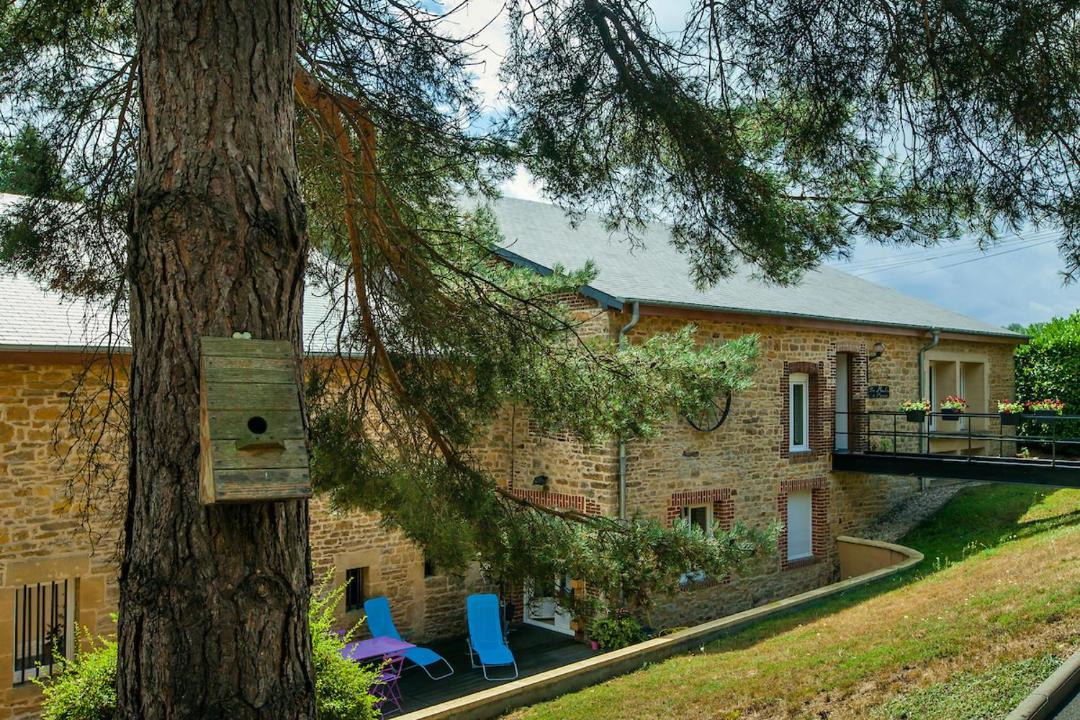 Photo of Others in Lonny